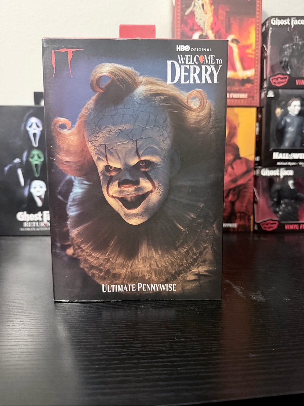 Welcome to Derry Ultimate Pennywise Collectible Figure - Black & White